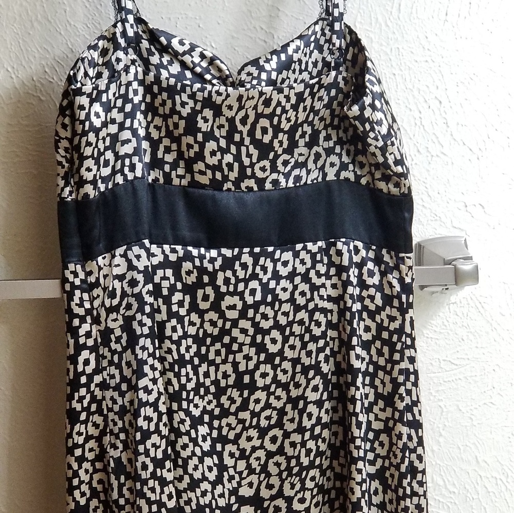 Dress - Picture 3 of 5